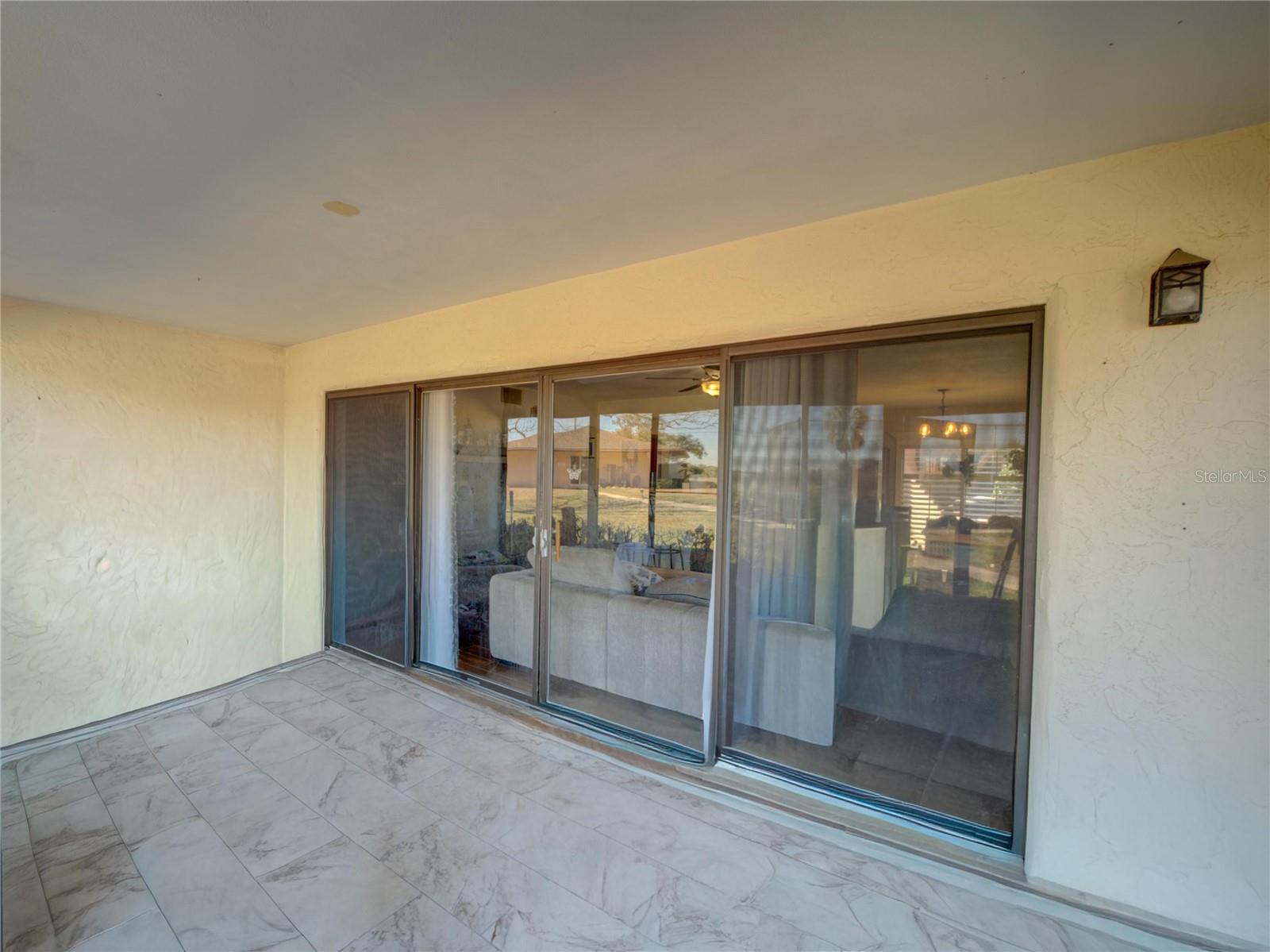 LA CASA CONDO - Residential