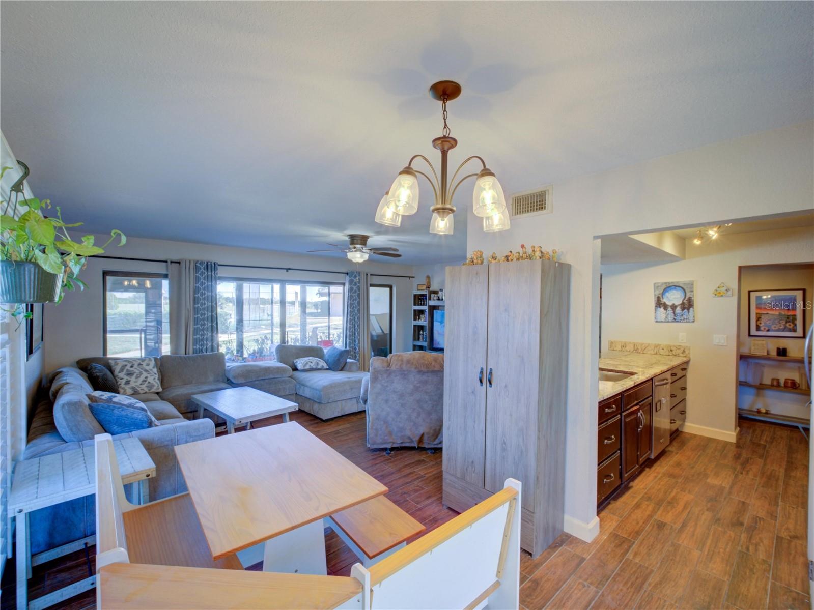 LA CASA CONDO - Residential