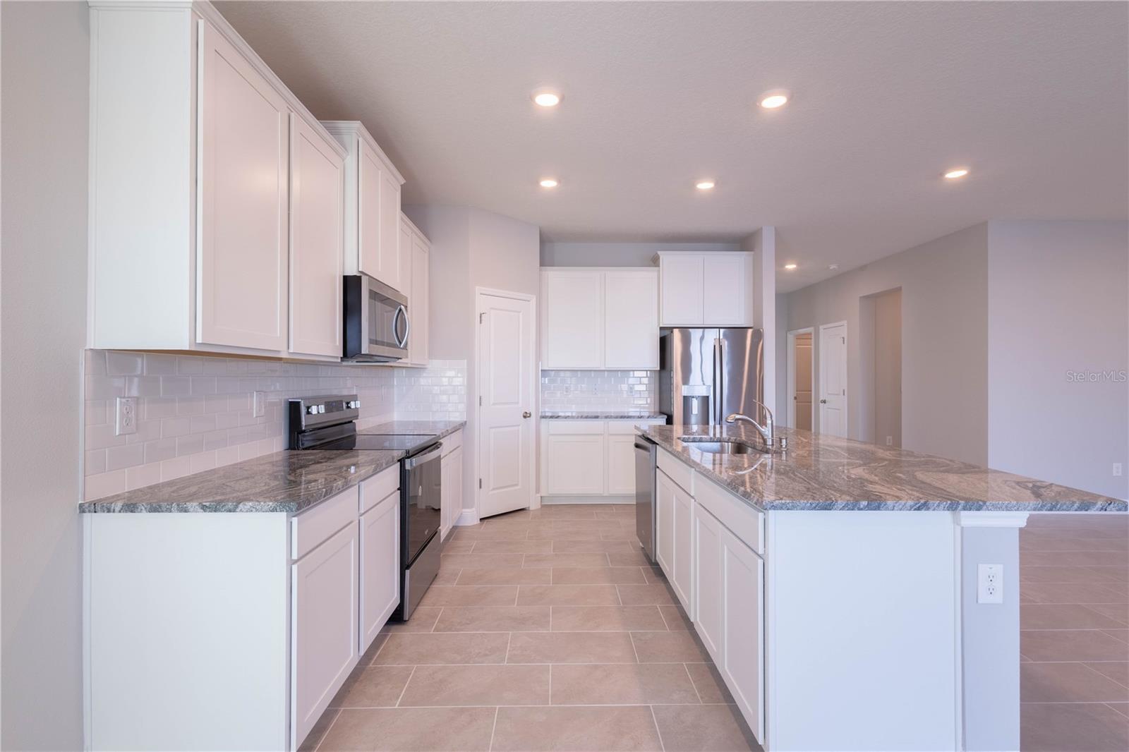 MANGROVE MANOR PH 2 - Residential