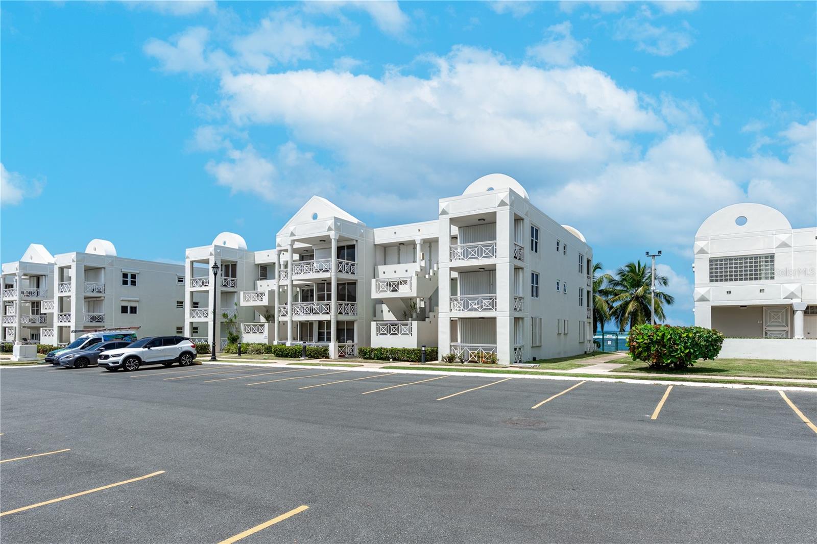 A beautiful apartment for sale at the exclusive Costa Dorada #2 Condominium, located in the charming municipality of Dorado, Puerto Rico. This spectacular second-floor apartment not only features a modern and comfortable design but also offers breathtaking views of the beach and direct access to the golden sand.
Apartment Features: Bedrooms: 2 spacious bedrooms that provide comfort and tranquility.
Bathrooms: 2 full bathrooms, perfect for added privacy and comfort.
Common Areas: A large living room, dining area, and kitchen, ideal for family gatherings or entertaining friends.
Climate Control: Equipped with air conditioning systems for a fresh environment.
Main Balcony: A balcony with ocean views, where you can relax and enjoy the sea breeze.
Balcony in the Master Bedroom: Additionally, the master bedroom. Private balcony.
Direct Beach Access: Enjoy the convenience of stepping out to the beach in just a few steps.
Security: 24/7 security, providing peace of mind and protection.
Price: $875,000.
Condominium Amenities: Pool with Gazebo: Perfect for social gatherings or soaking up the sun.
Green Areas and Recreational Spaces: Designed for leisure and outdoor activities.
The Dorado del Mar community offers: Hotel, Casino, and Restaurants: Options for entertainment and dining steps away.
Bowling Alley and Tennis/Pickleball Courts: Sports activities for all ages.
Soccer Field and More: A dynamic and vibrant environment.
Do not miss the opportunity to enjoy a privileged lifestyle in one of the most exclusive areas of Puerto Rico!
