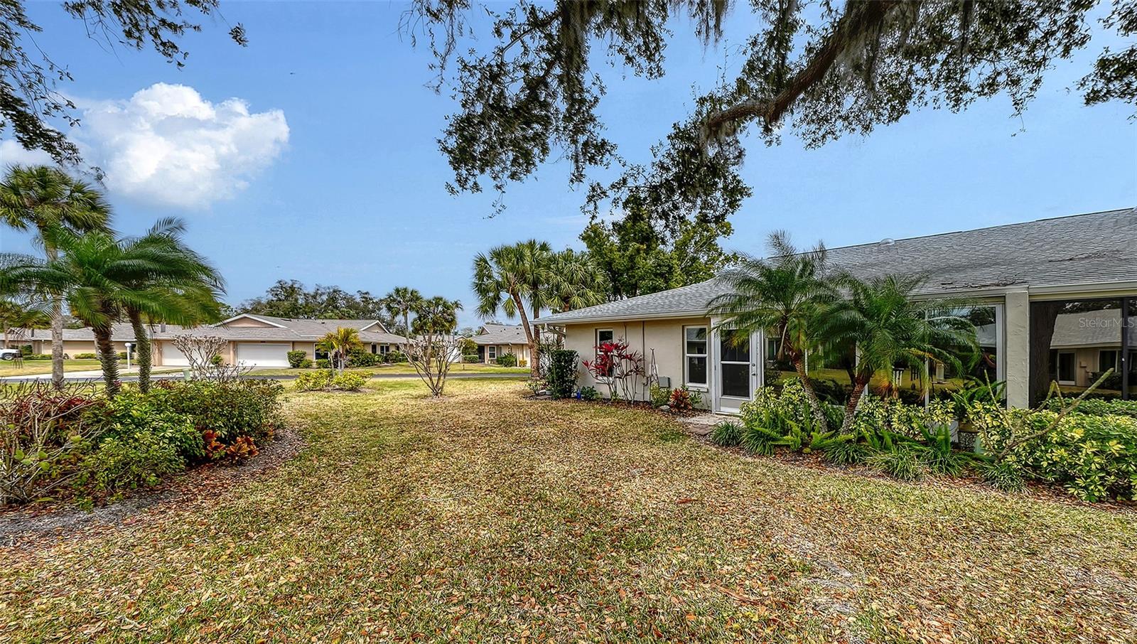 CENTER GATE VILLAGE 6 - Residential