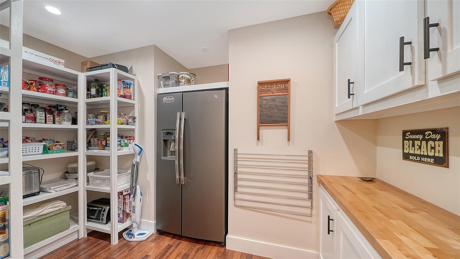 CENTER GATE VILLAGE 6 - Residential