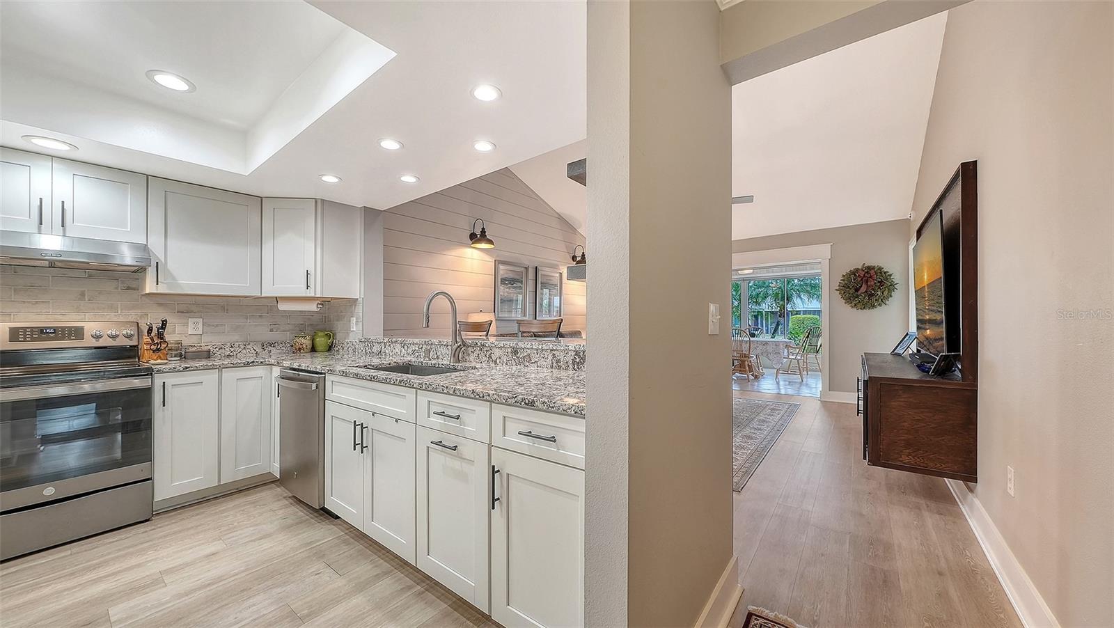 CENTER GATE VILLAGE 6 - Residential