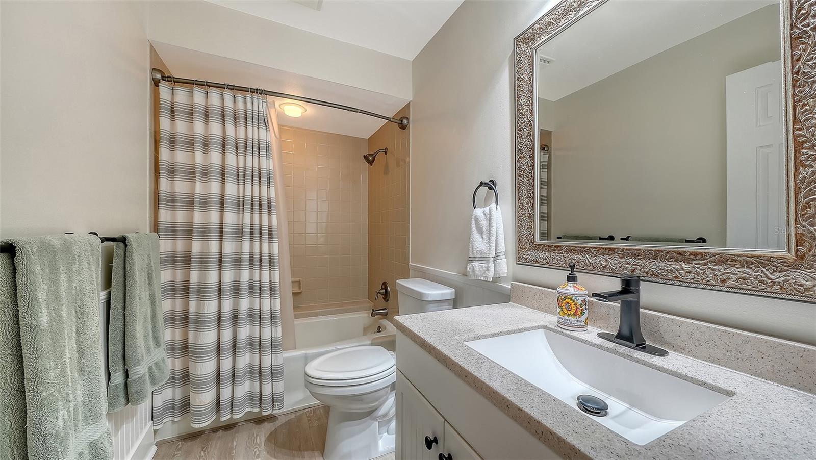 CENTER GATE VILLAGE 6 - Residential