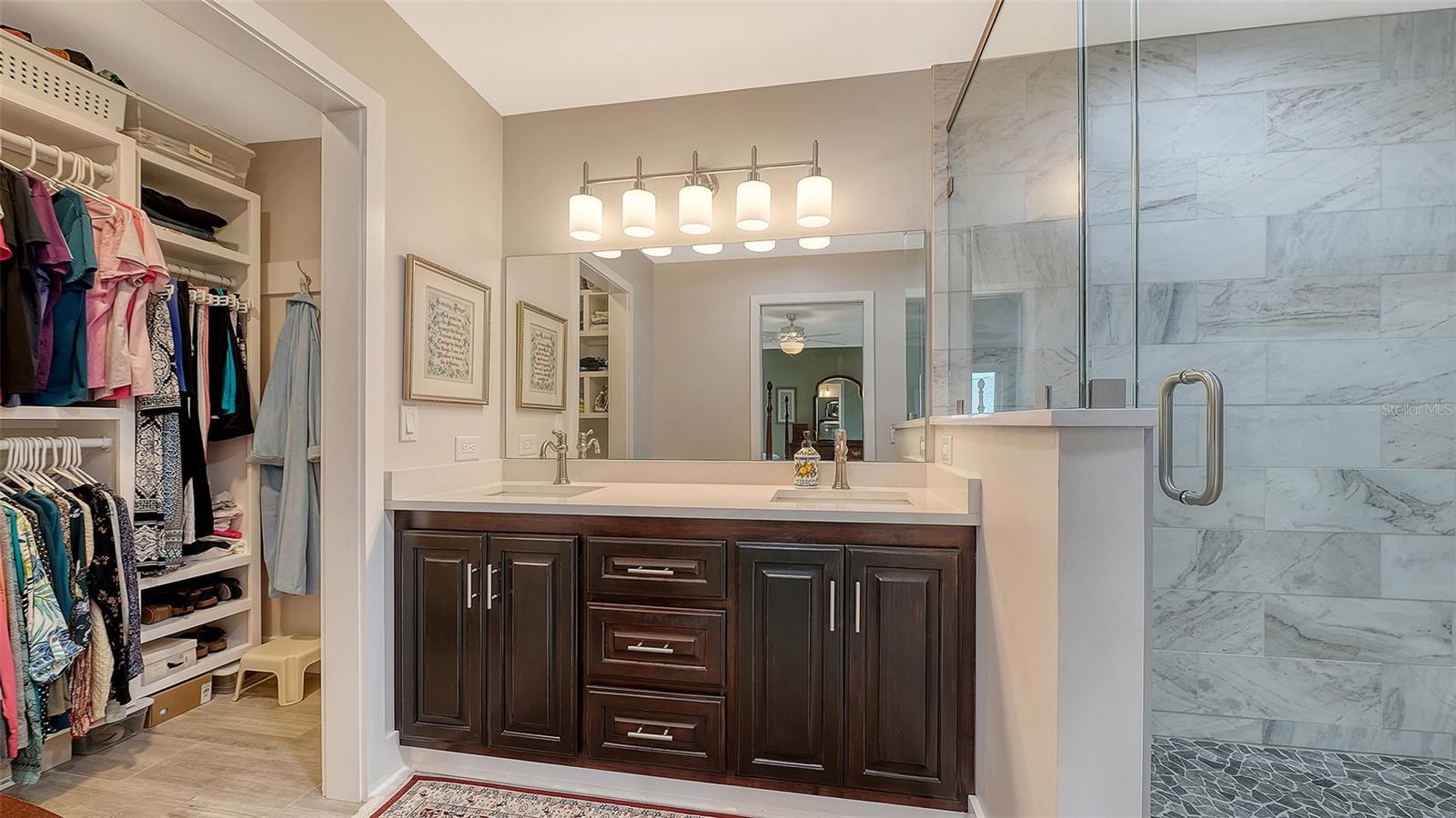 CENTER GATE VILLAGE 6 - Residential