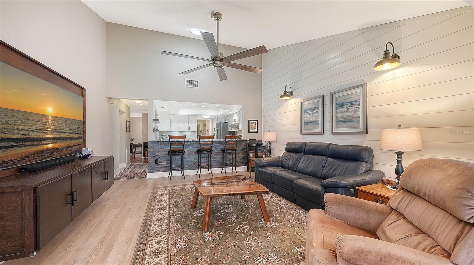 CENTER GATE VILLAGE 6 - Residential