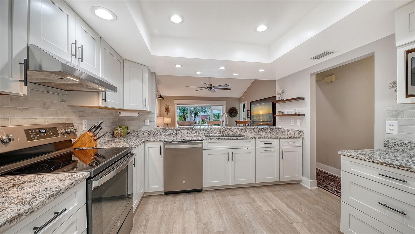 CENTER GATE VILLAGE 6 - Residential