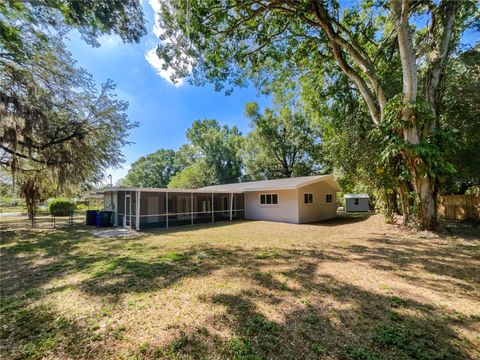 A home in LAKELAND