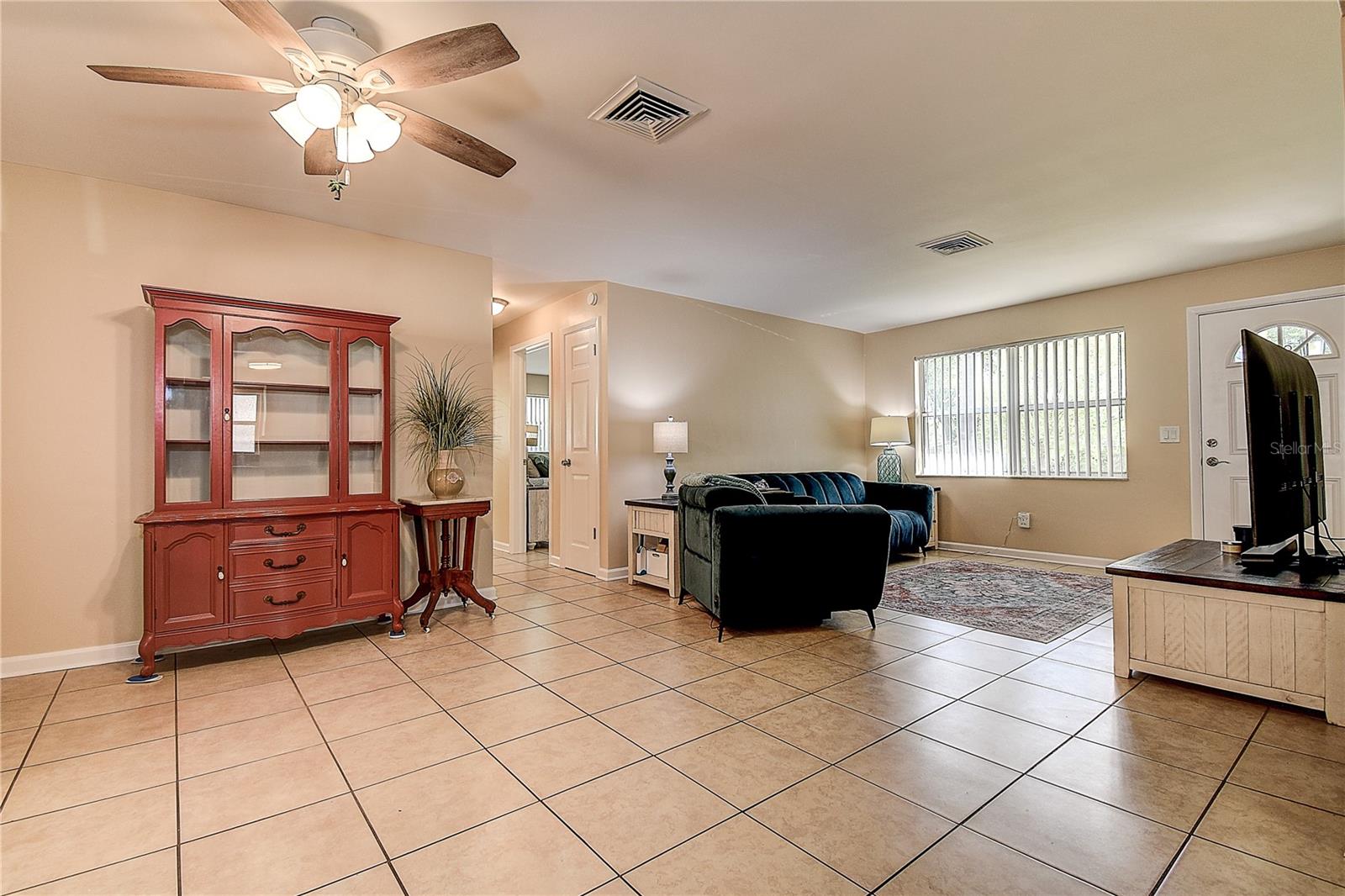 LARGO LAKE VILLAS - Residential