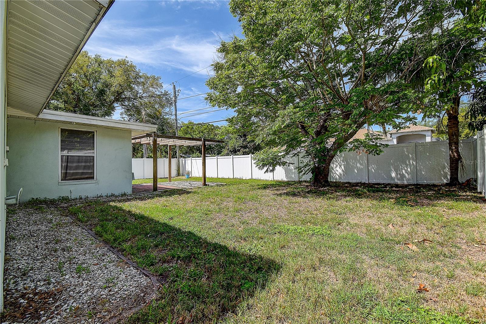 LARGO LAKE VILLAS - Residential