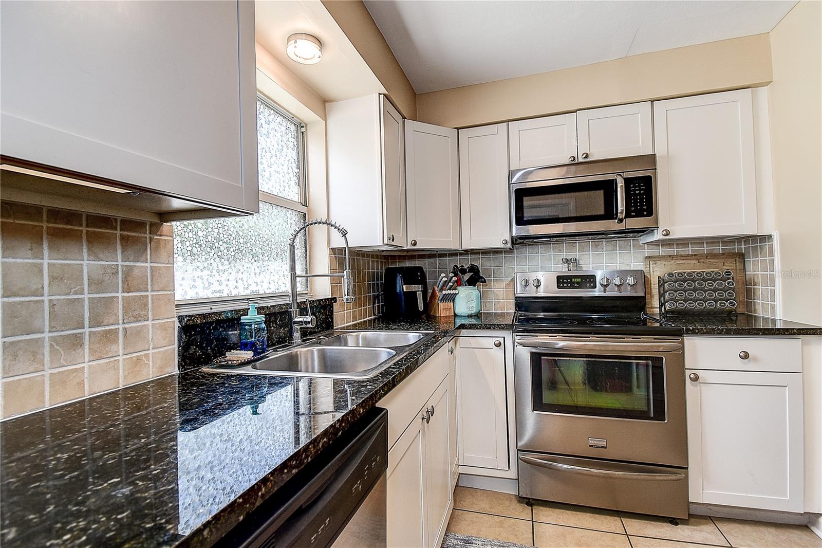 LARGO LAKE VILLAS - Residential