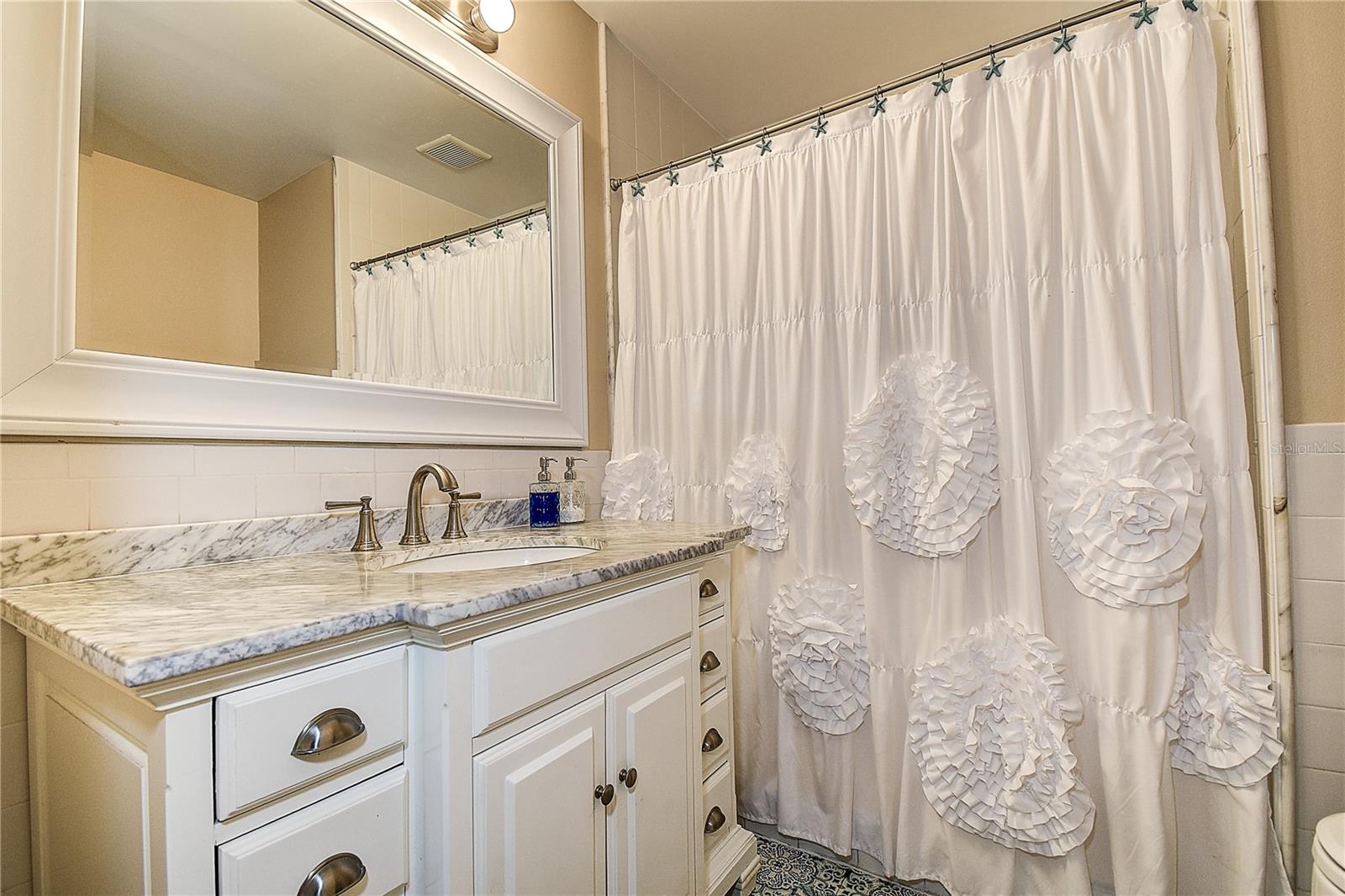 LARGO LAKE VILLAS - Residential