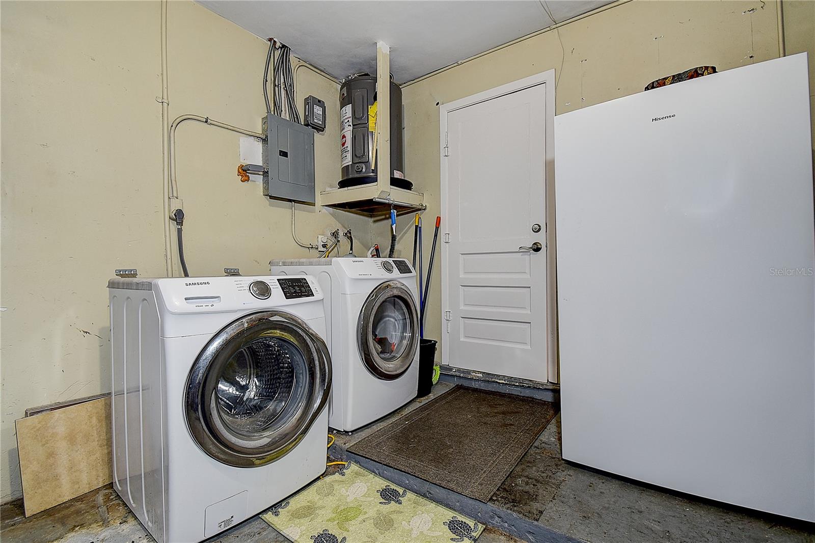 LARGO LAKE VILLAS - Residential