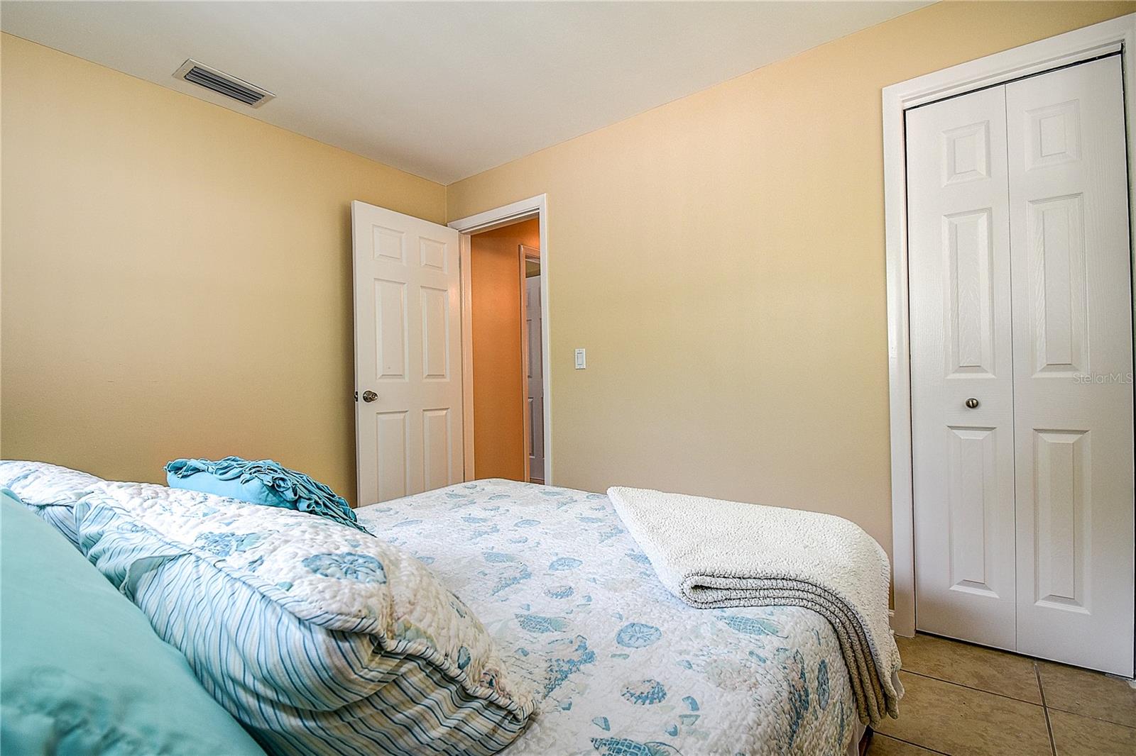 LARGO LAKE VILLAS - Residential