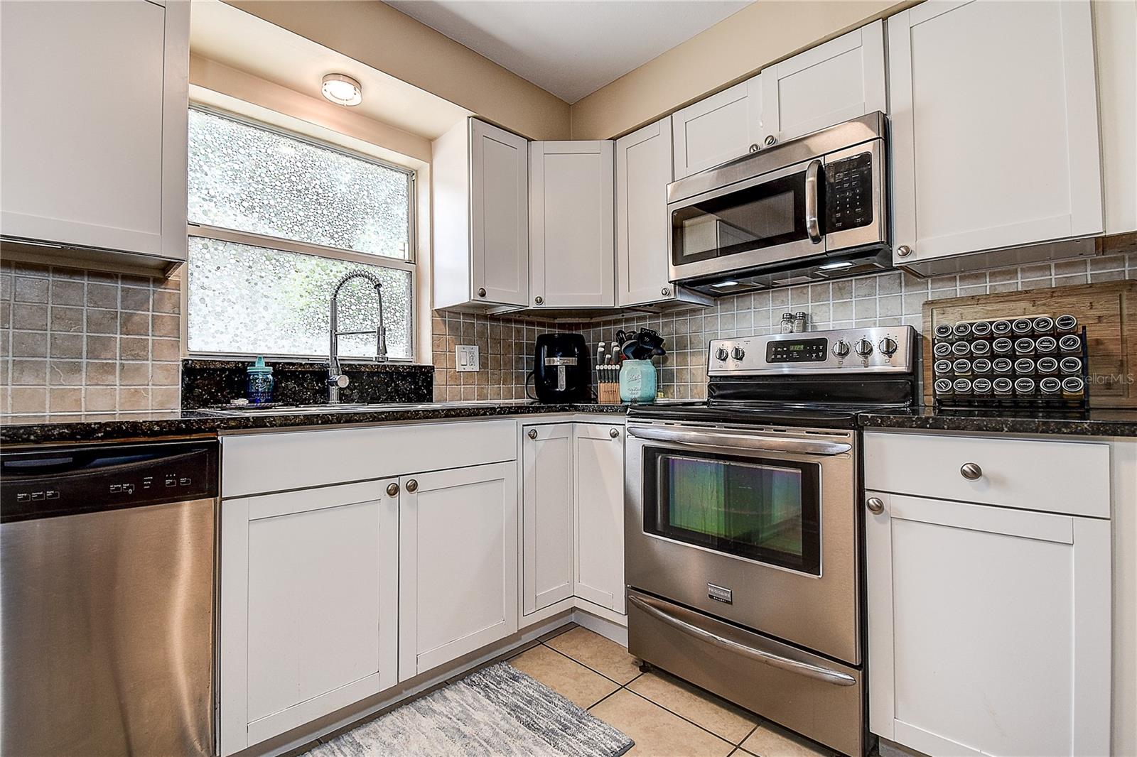 LARGO LAKE VILLAS - Residential