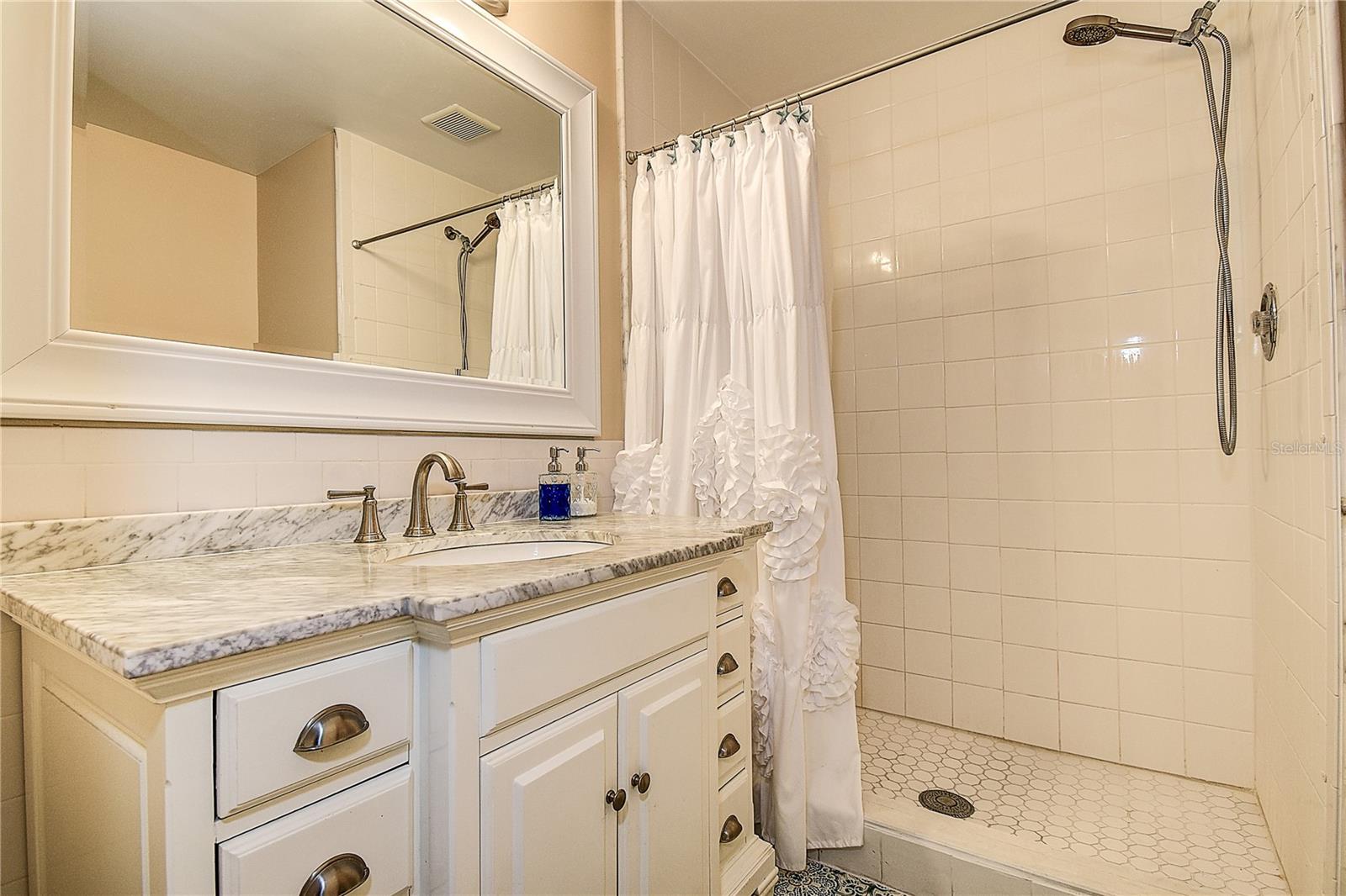 LARGO LAKE VILLAS - Residential