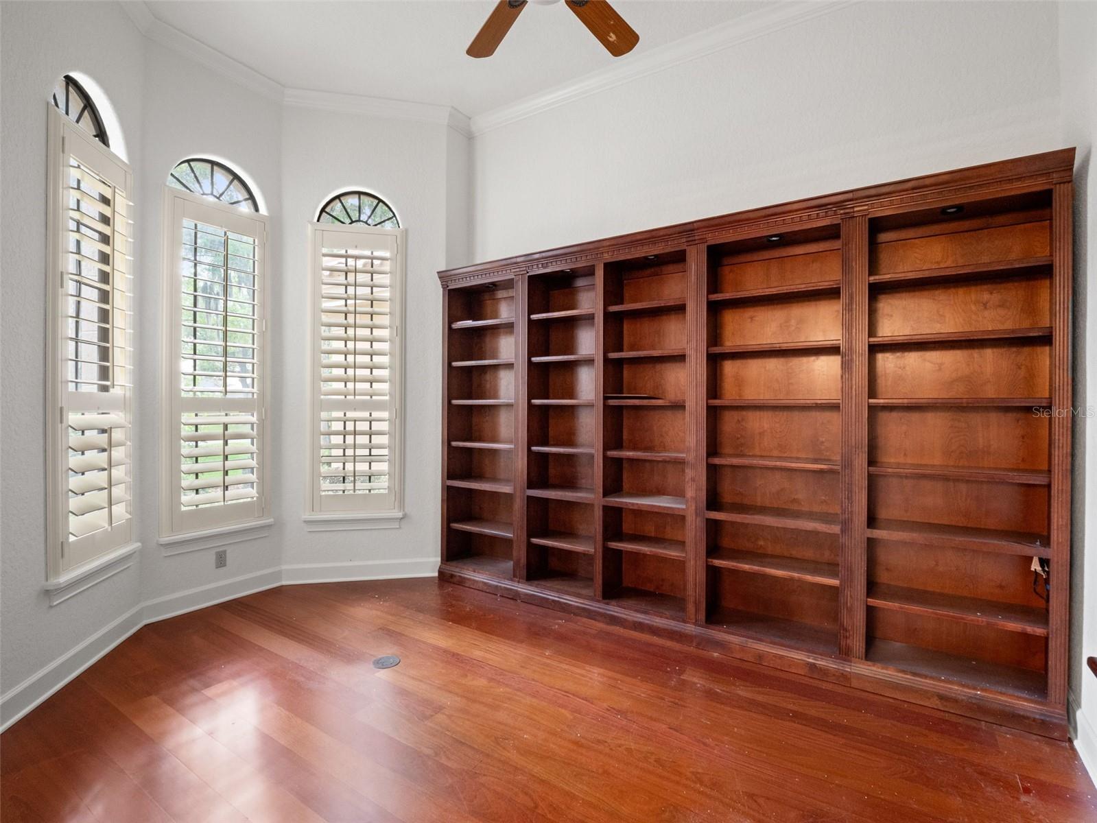 5236 SHORELINE CIRCLE