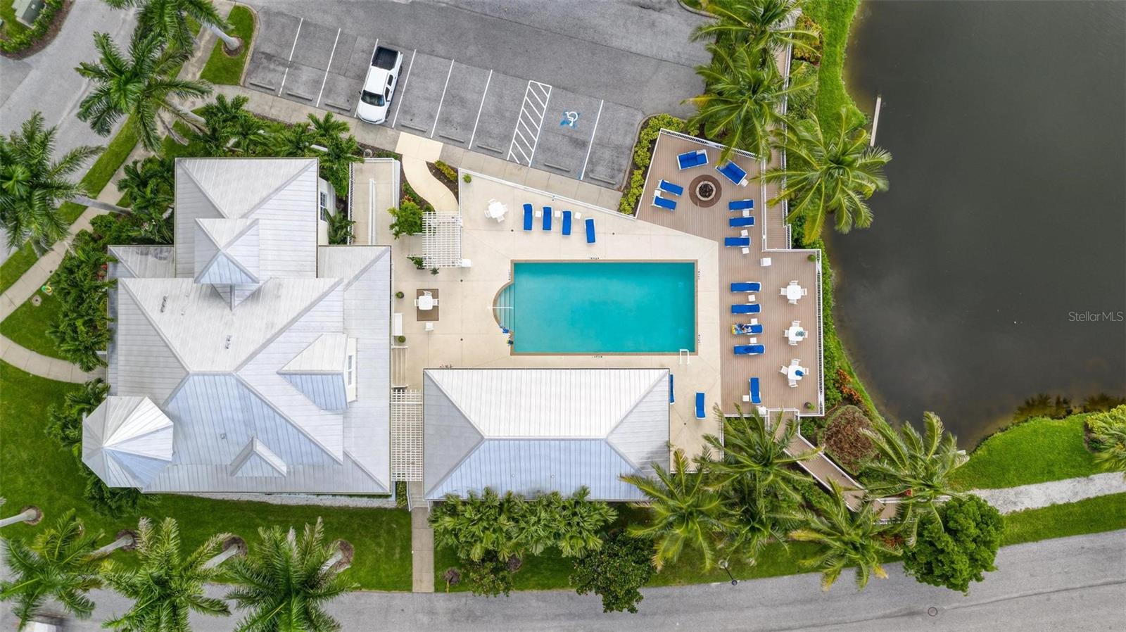 PALMA SOLA BAY CLUB - Residential