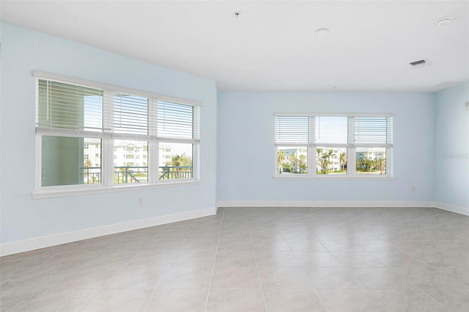 PALMA SOLA BAY CLUB - Residential