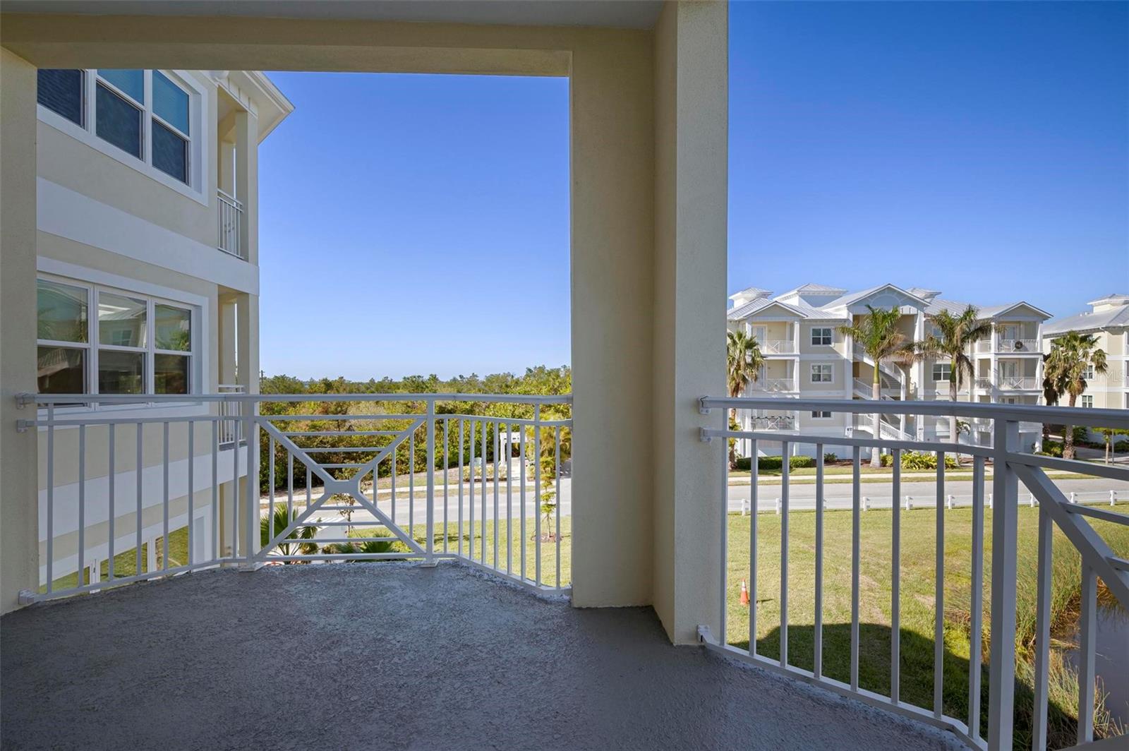 PALMA SOLA BAY CLUB - Residential