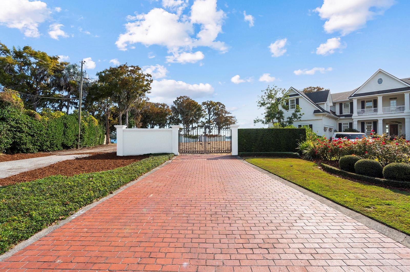 125 WHITECAPS CIRCLE