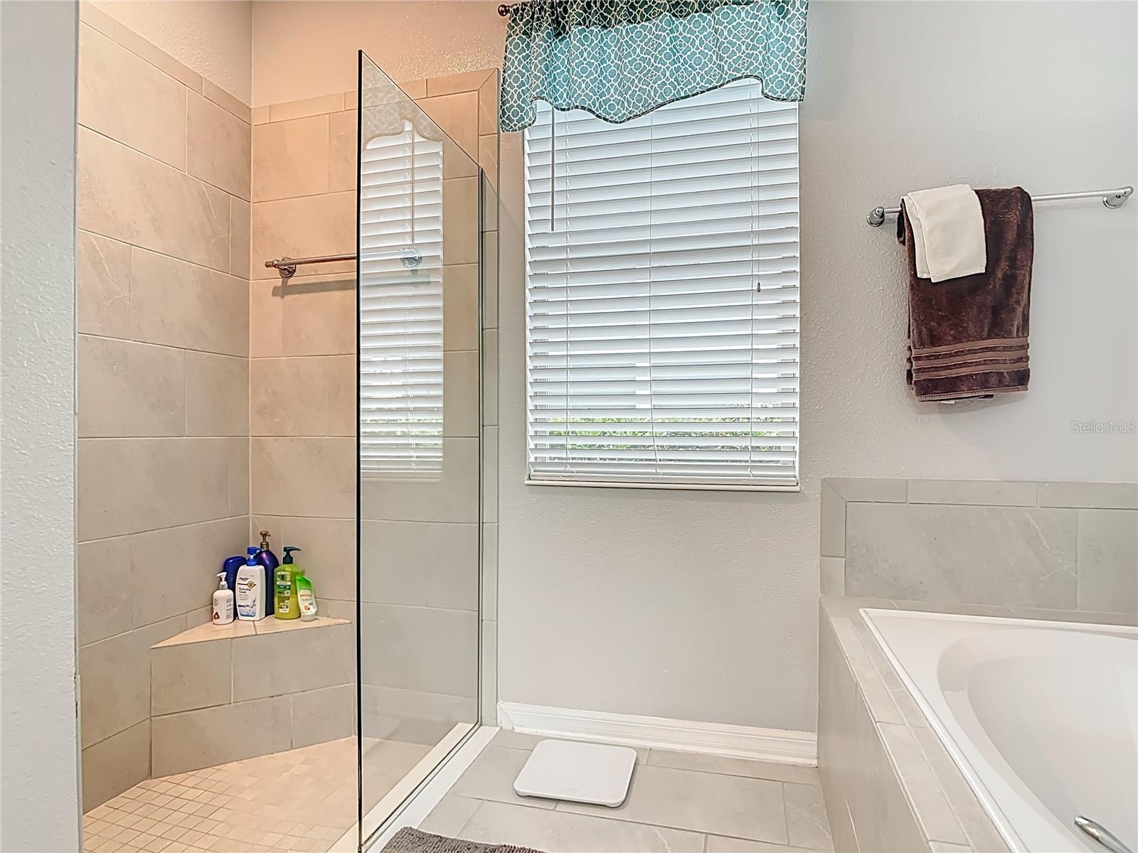 RIVIERA BELLA - Residential