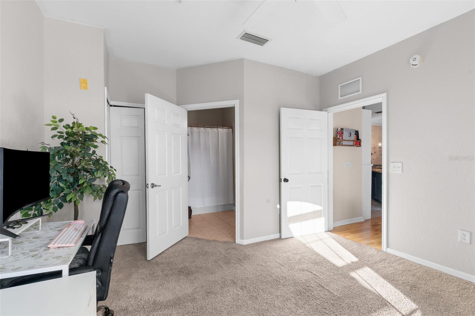 OLD TOWN VLGS - Residential