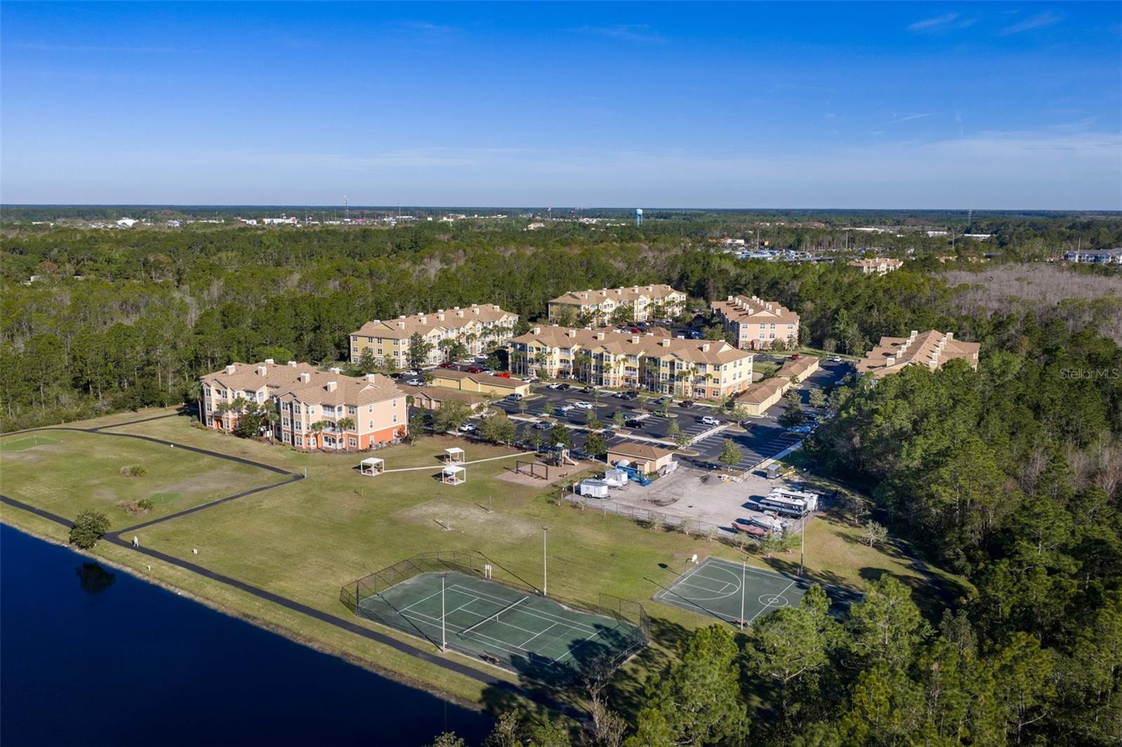 OLD TOWN VLGS - Residential