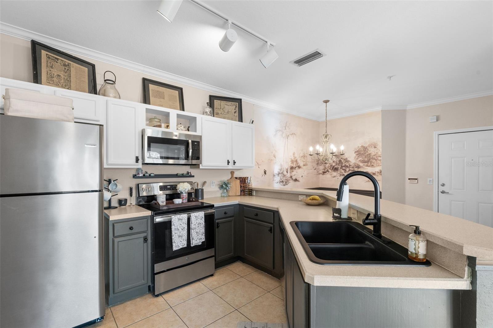 OLD TOWN VLGS - Residential