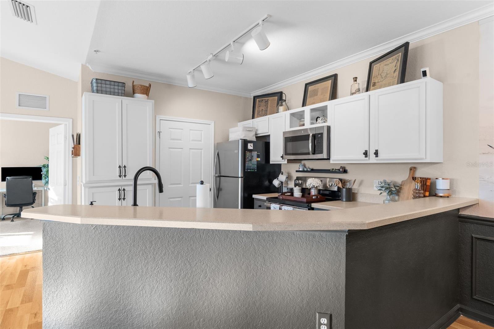 OLD TOWN VLGS - Residential