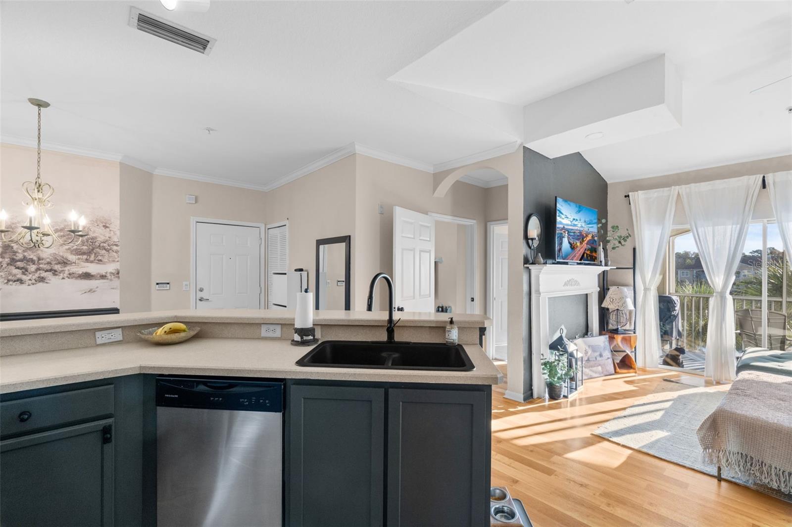 OLD TOWN VLGS - Residential