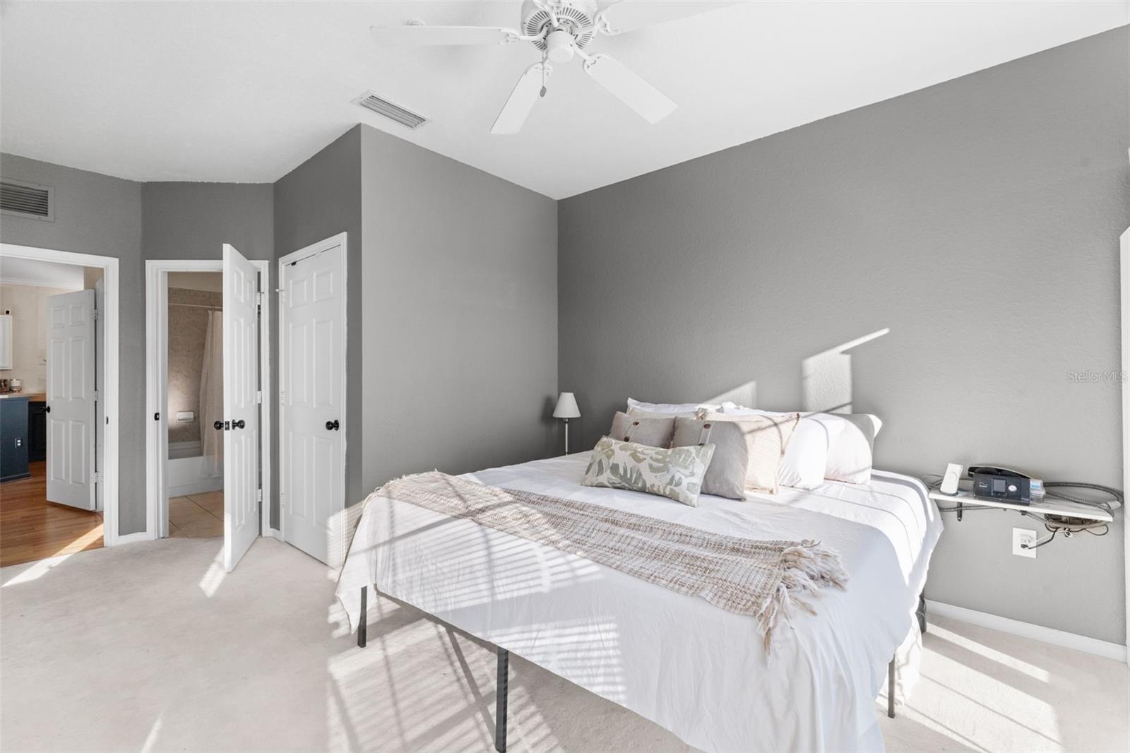 OLD TOWN VLGS - Residential