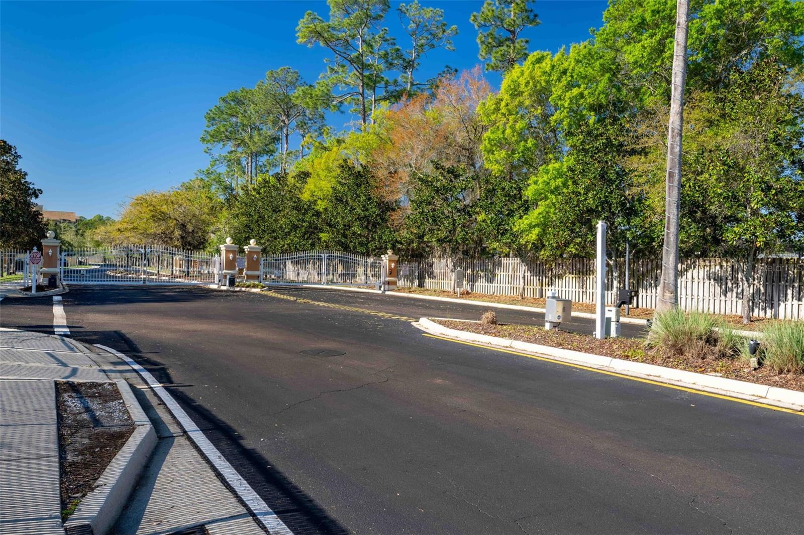 OLD TOWN VLGS - Residential