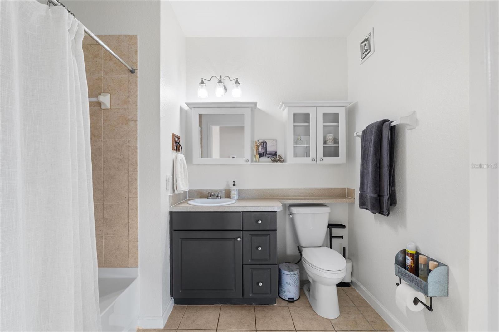 OLD TOWN VLGS - Residential