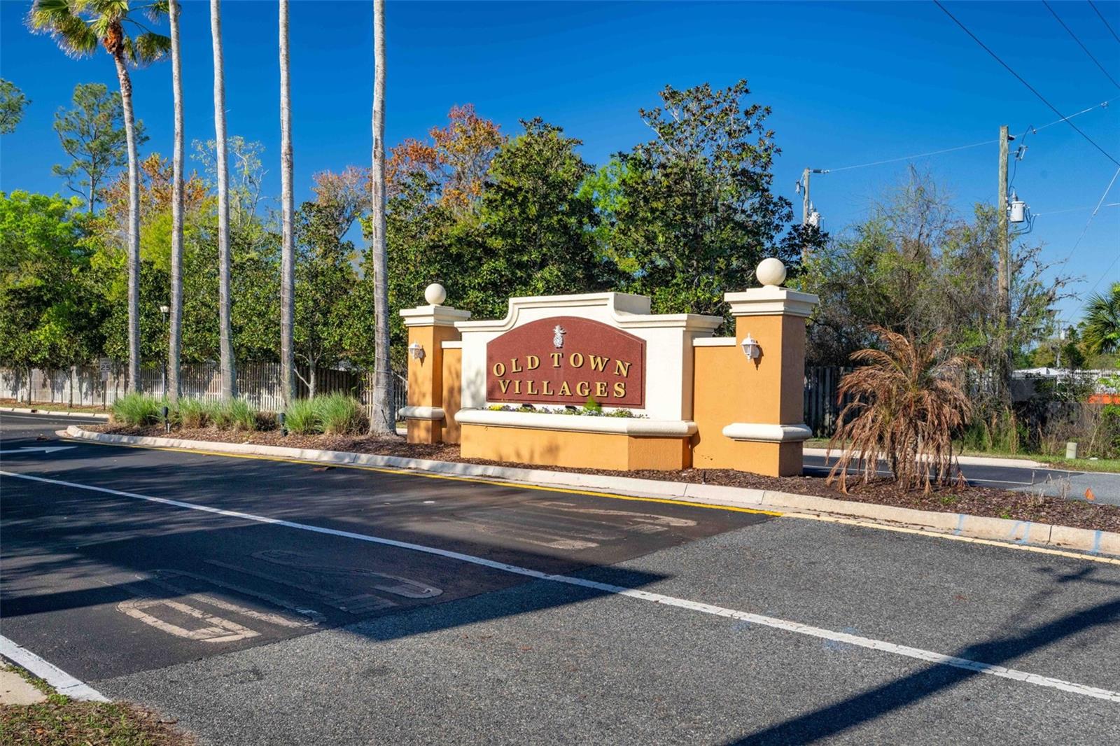 OLD TOWN VLGS - Residential