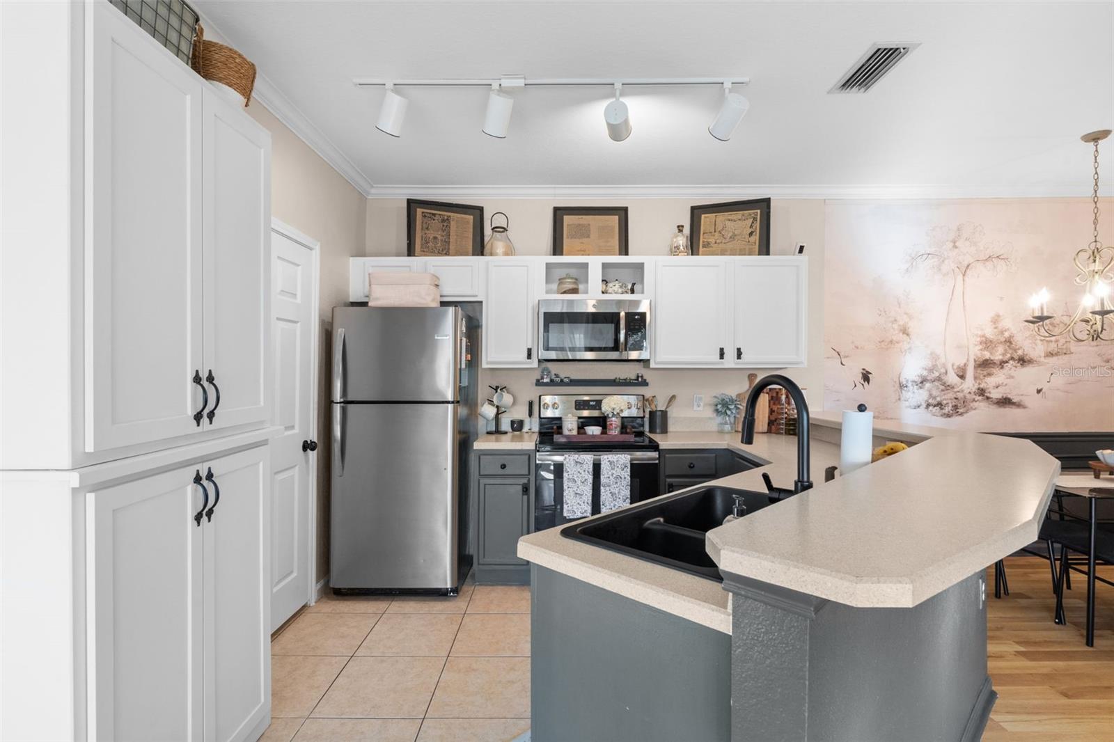 OLD TOWN VLGS - Residential