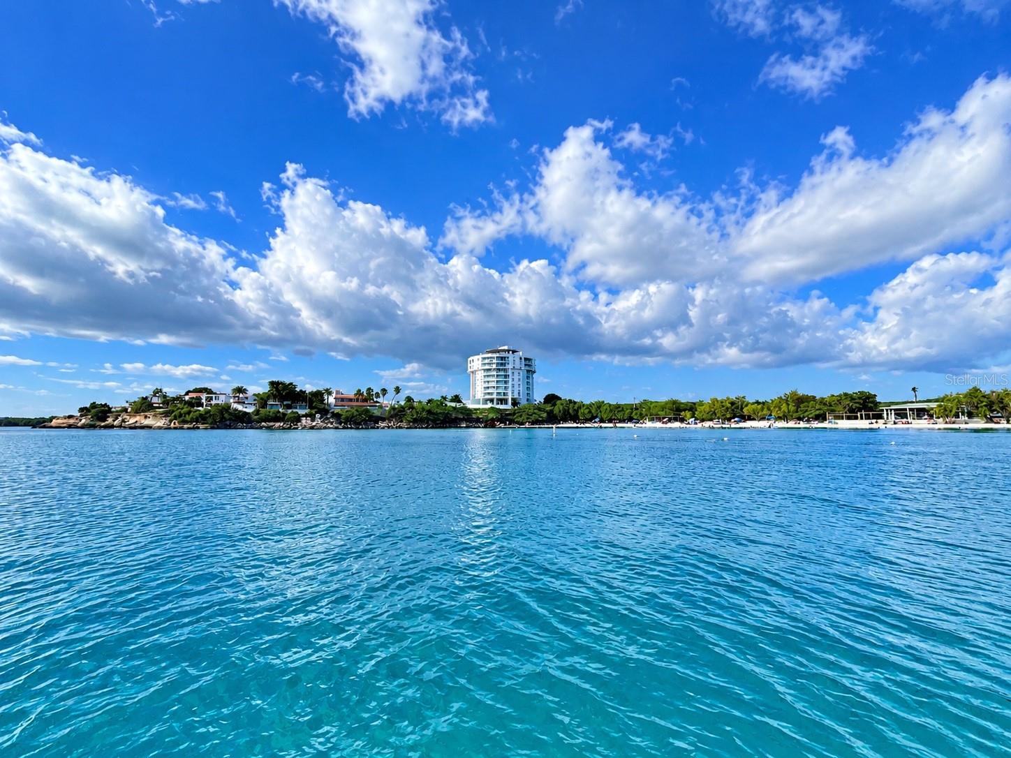 . COND. TORRE DE PLAYA SANTA 406