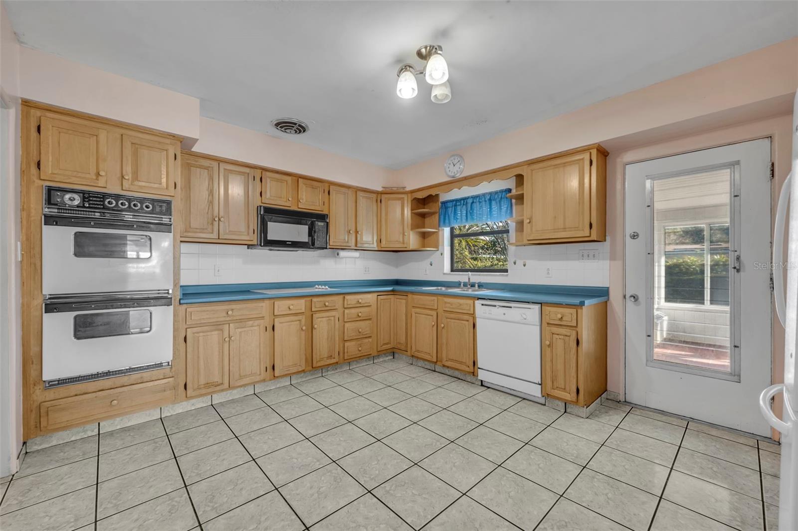 TIMBERLANE SHORES - Residential