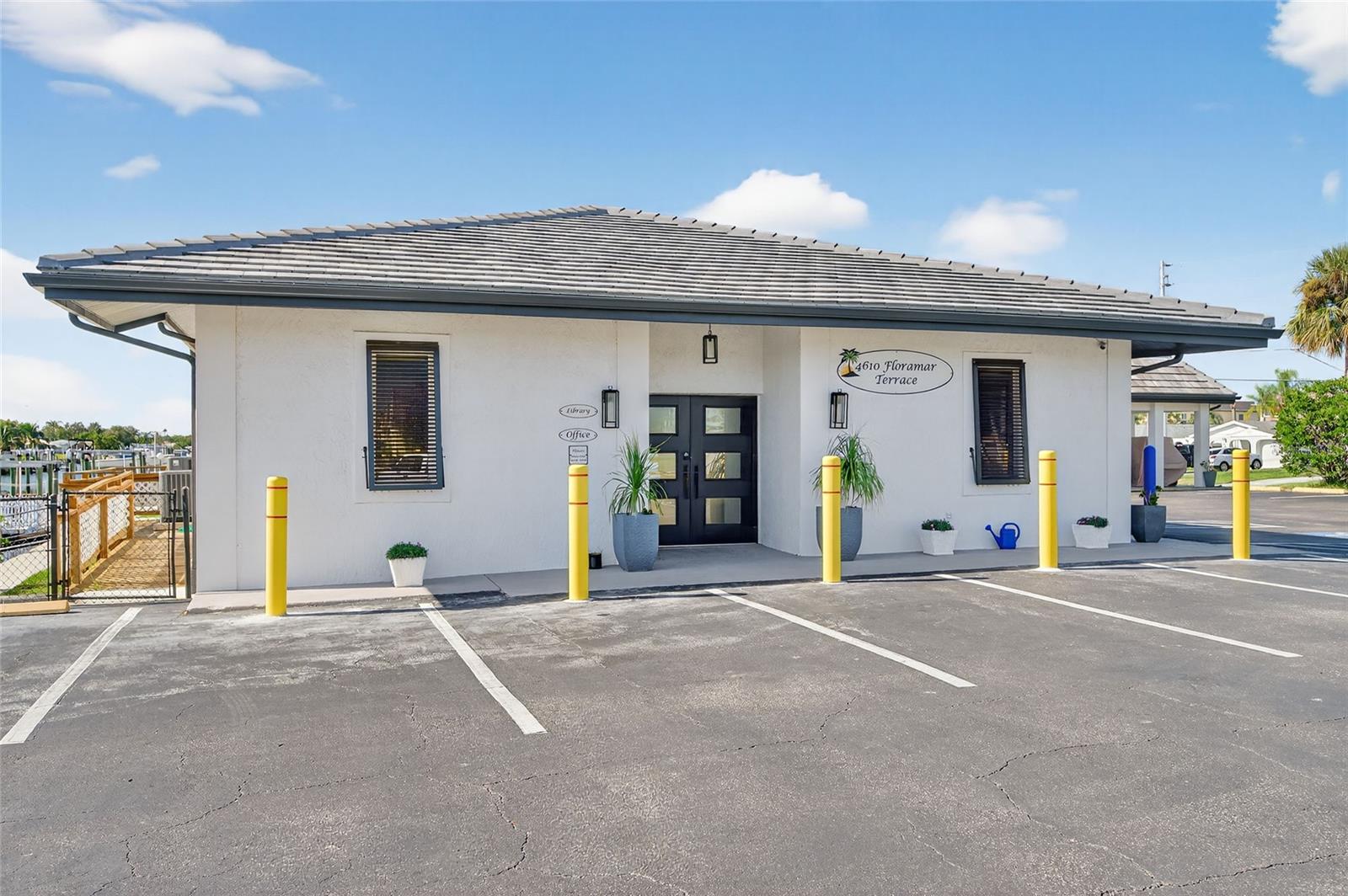 FLOR A MAR - Residential