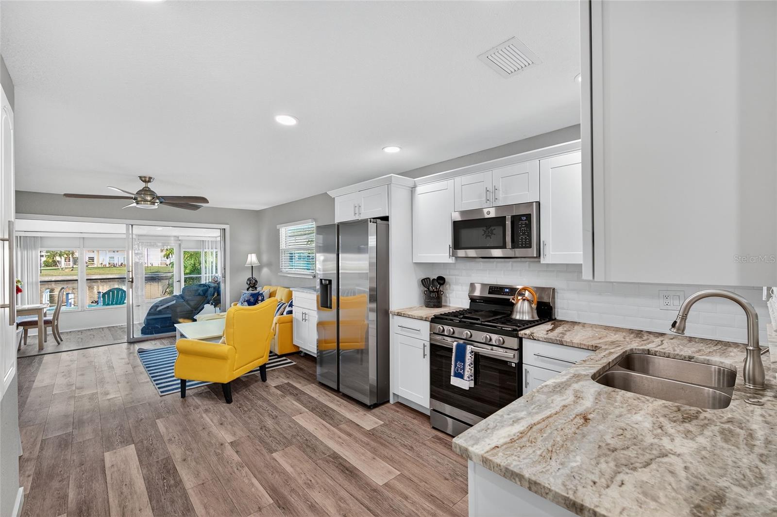 FLOR A MAR - Residential