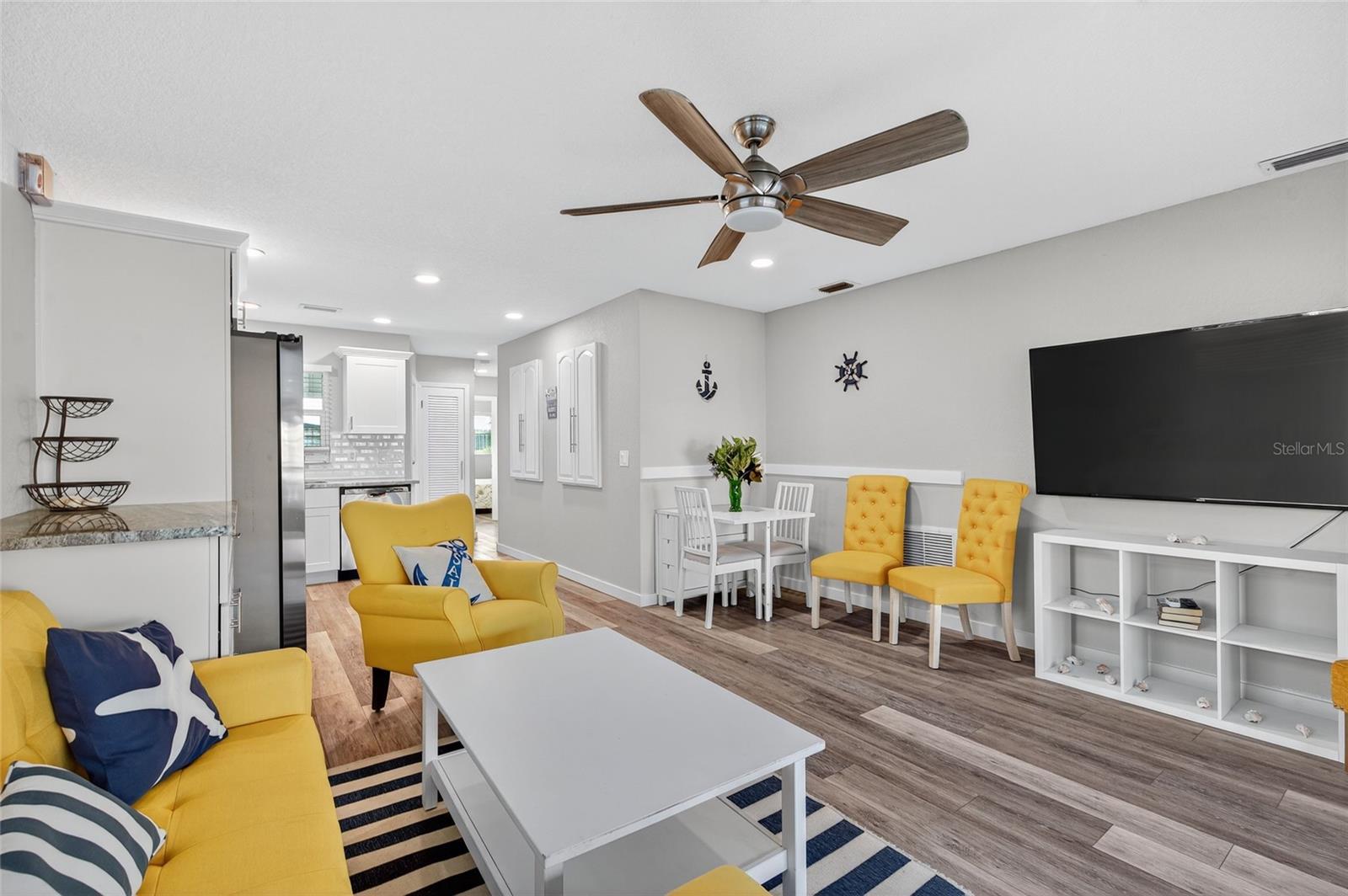 FLOR A MAR - Residential