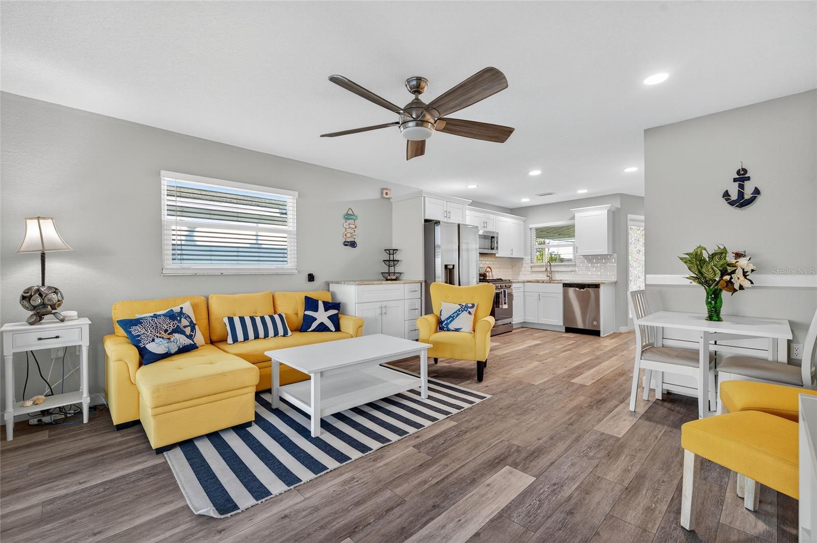 FLOR A MAR - Residential