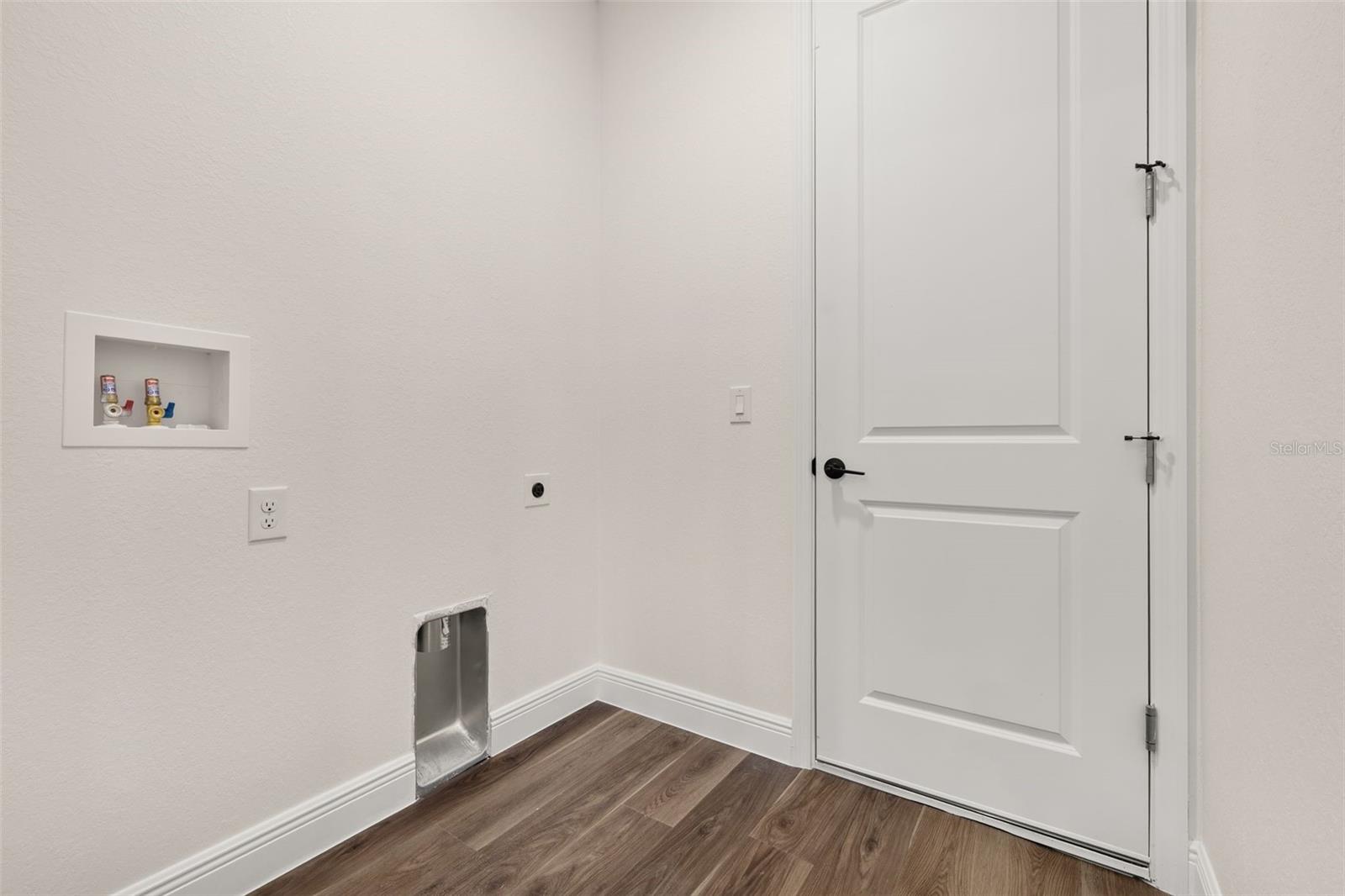 AVON PARK LAKES - Residential