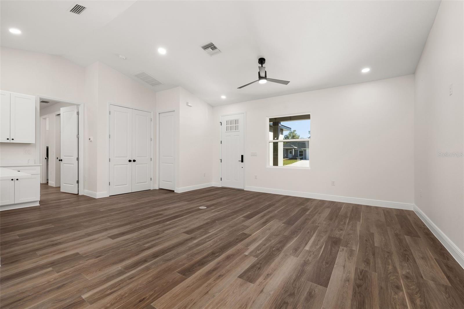 AVON PARK LAKES - Residential