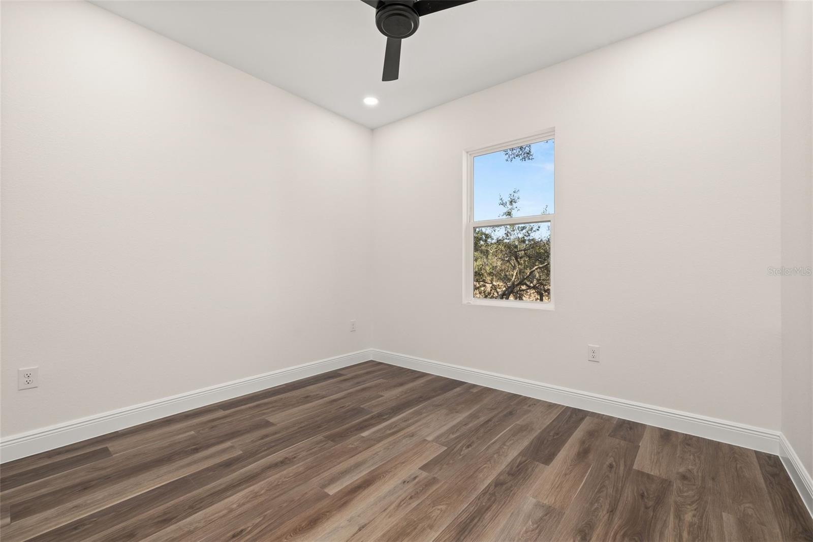 AVON PARK LAKES - Residential