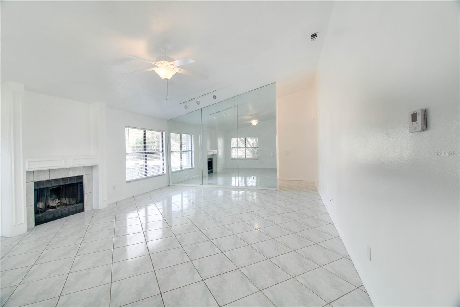 HYDE PARK - Residential Lease