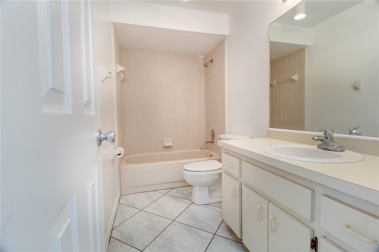 HYDE PARK - Residential Lease