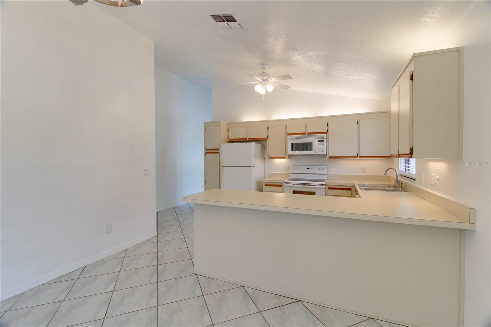 HYDE PARK - Residential Lease