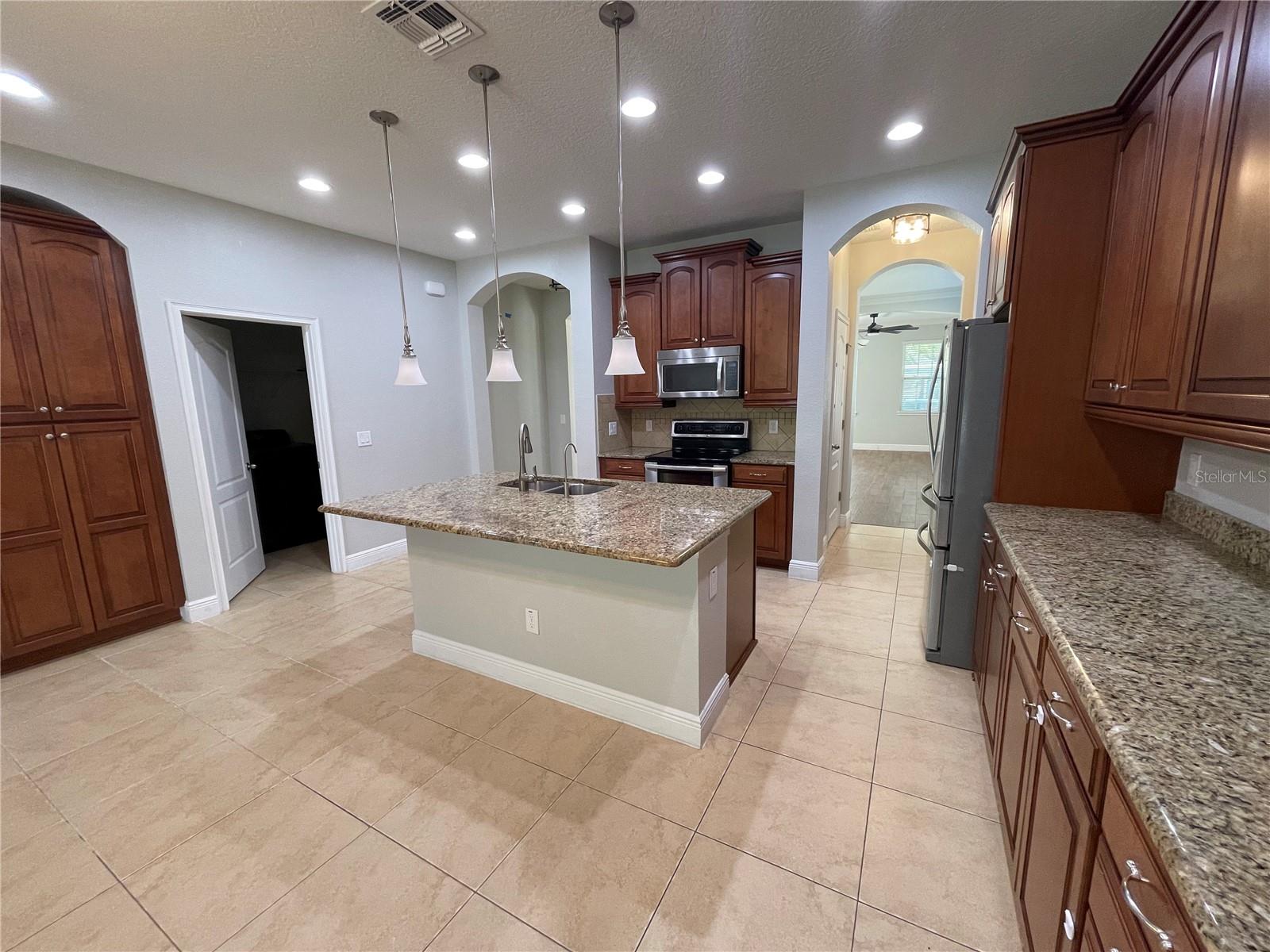 LAKE SAWYER SOUTH PH 5 - Residential Lease