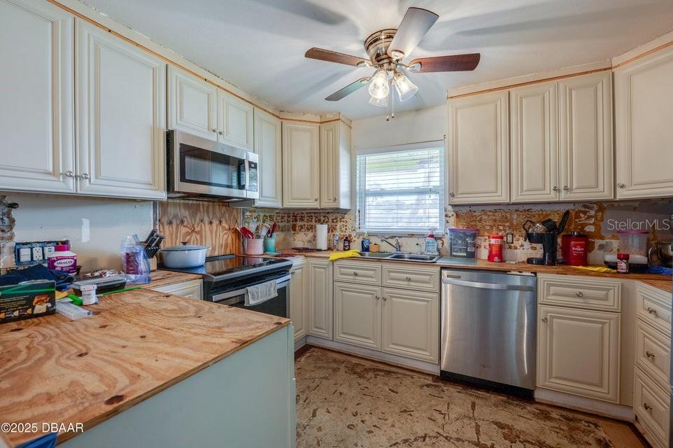 15 AQUA VISTA DRIVE